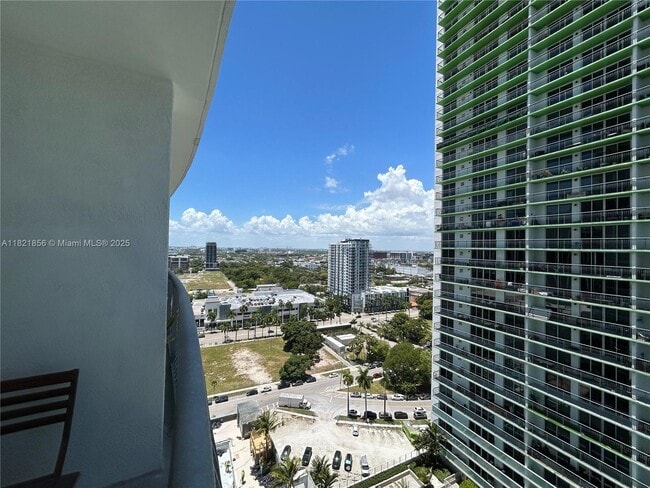 Foto del edificio - 1750 N Bayshore Dr
