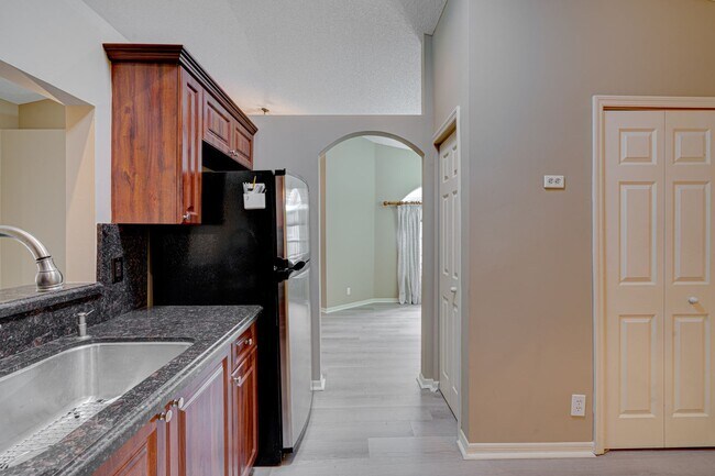 Building Photo - 6183 Floral Lakes Dr