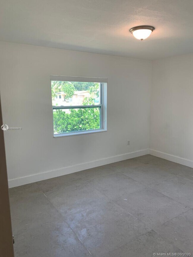 Foto del edificio - 968 NE 80th St