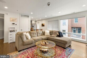 Building Photo - 728-30 S Sartain St