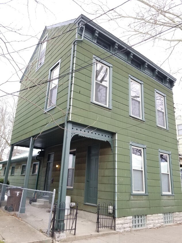 Primary Photo - 222 E 13th St