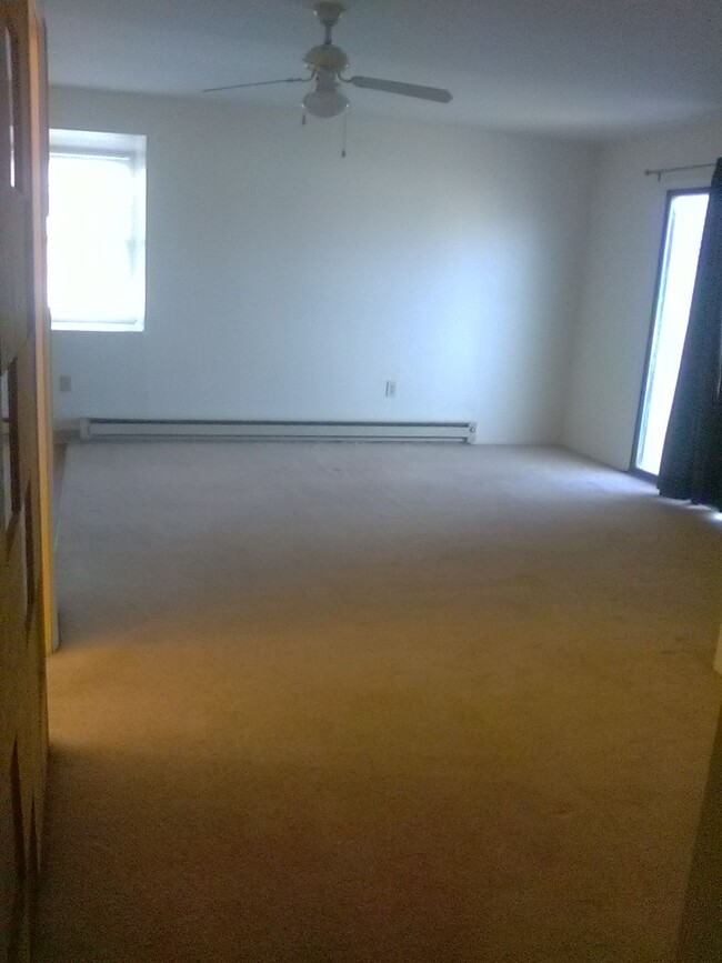 Living area - 4609 Division Hwy