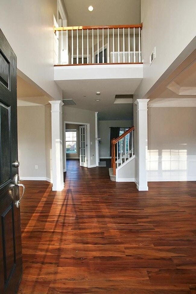 Building Photo - Family friendly home in highly sought afte...