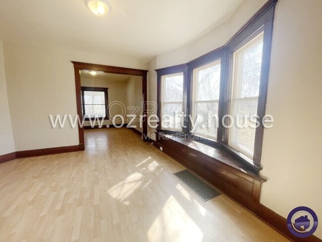 Foto del edificio - 1031 N Michigan St