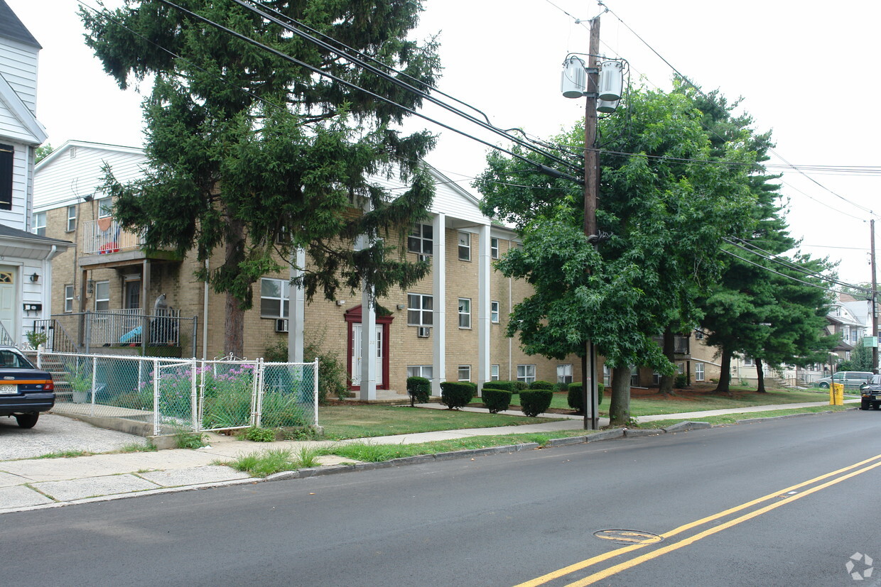 Primary Photo - Chilton Manor