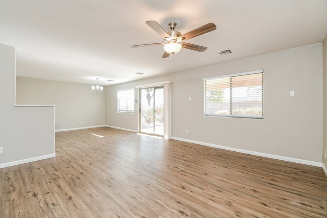 Foto del edificio - 4211 E Aragonite Ln