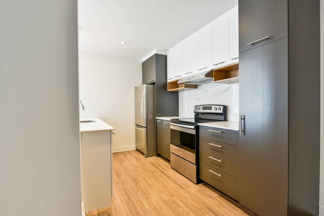 Building Photo - 9675 Av. Papineau