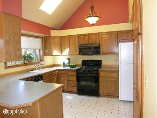 Building Photo - 711 Fox Run Dr NW