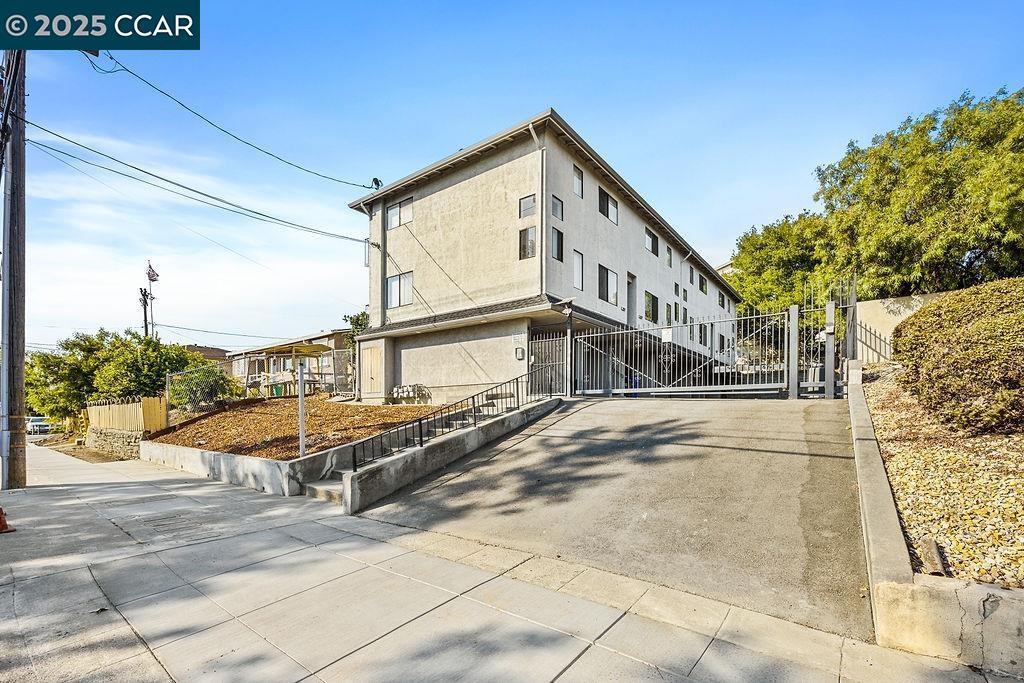 Foto principal - 16472 Foothill Blvd