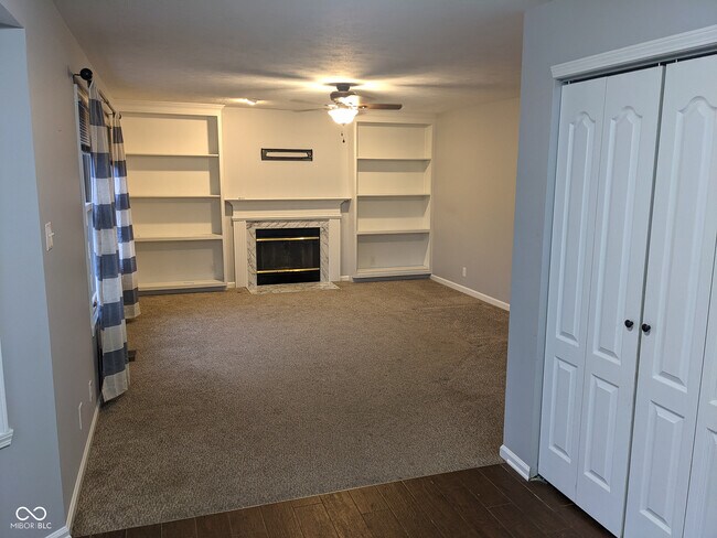 Foto del edificio - 7617 Willow Ridge