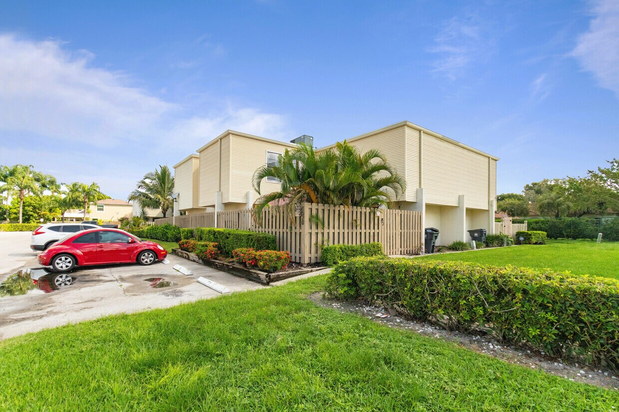 Foto principal - 1520 Shaker Cir
