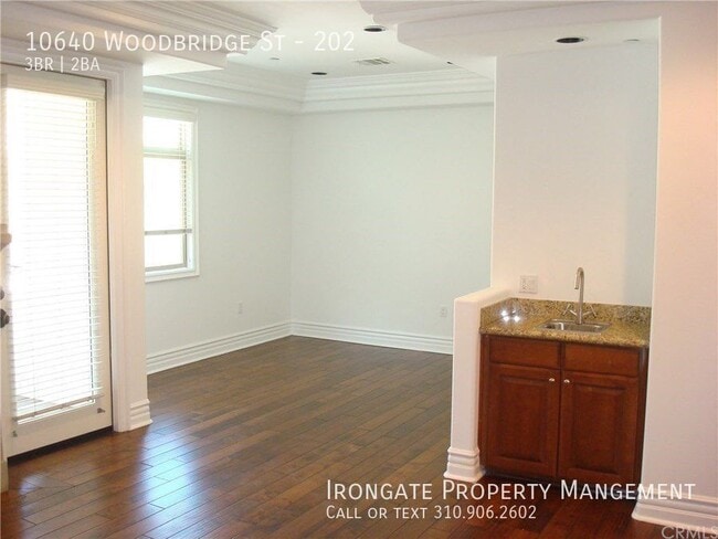 Foto del edificio - 10640 Woodbridge St