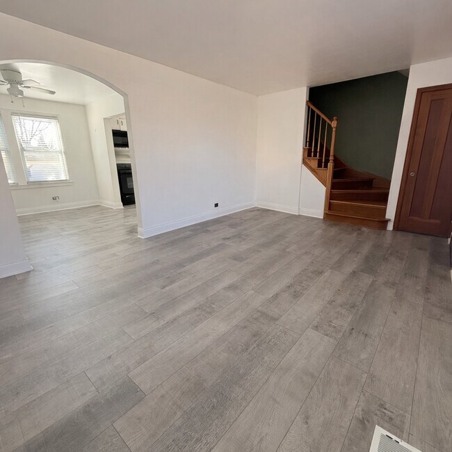 Foto del edificio - 3857 W 51st St