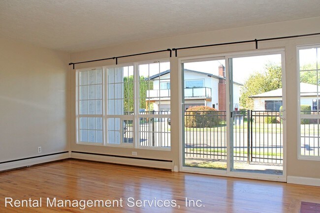 Foto del edificio - 626-628 NE 75th Ave