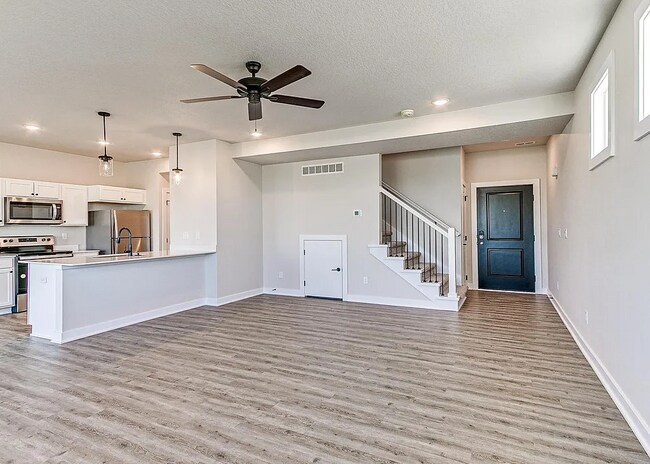 Building Photo - 6951 Bluebell Ct