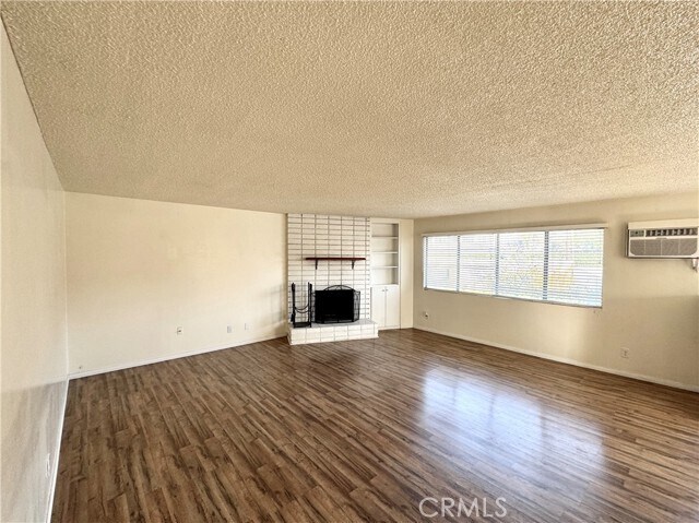Building Photo - 2591 Hayes Dr