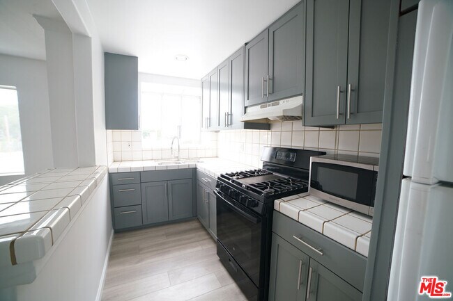 Foto del edificio - 5159 Clinton St