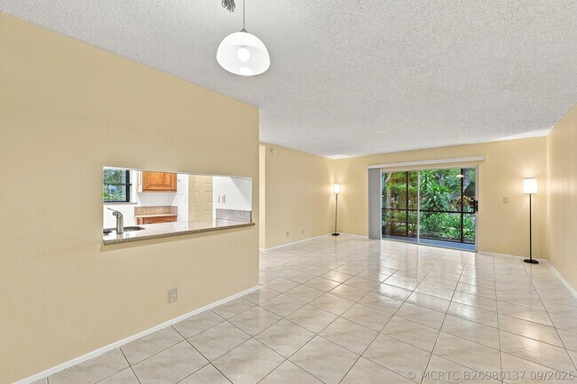 Foto del edificio - 2753 S Oakland Forest Dr