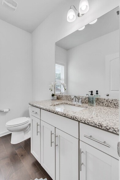 Foto del edificio - 8028 Forest Hills Dr