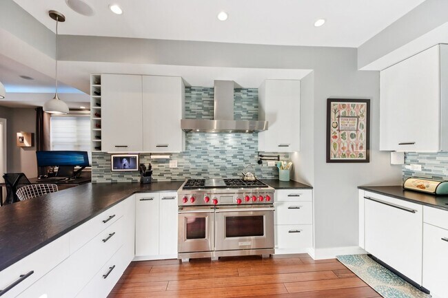 Foto del edificio - 1717 N Hudson Ave