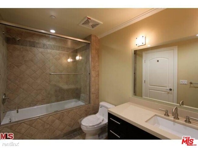 Building Photo - 2 br, 2.5 bath Condo - 8612 Burton Way Uni...