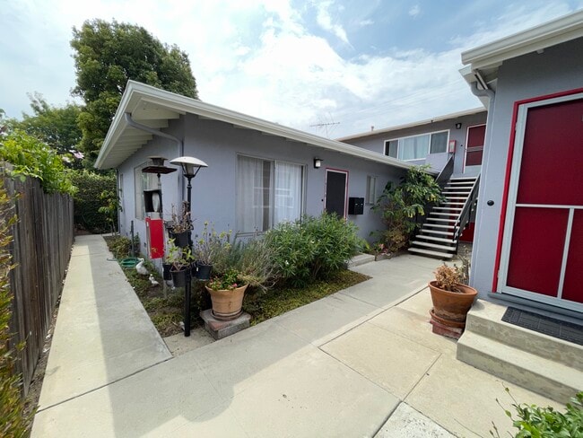 Building Photo - 1633 Centinela Ave