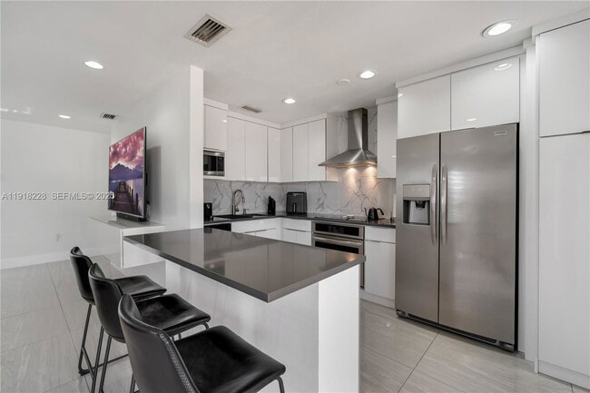 Building Photo - 9451 SW 6th Ln