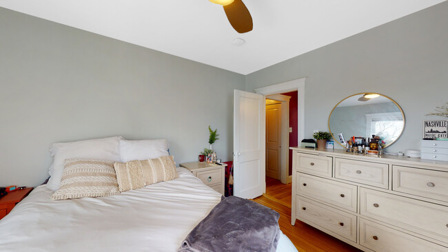 Building Photo - 300 Lamartine St