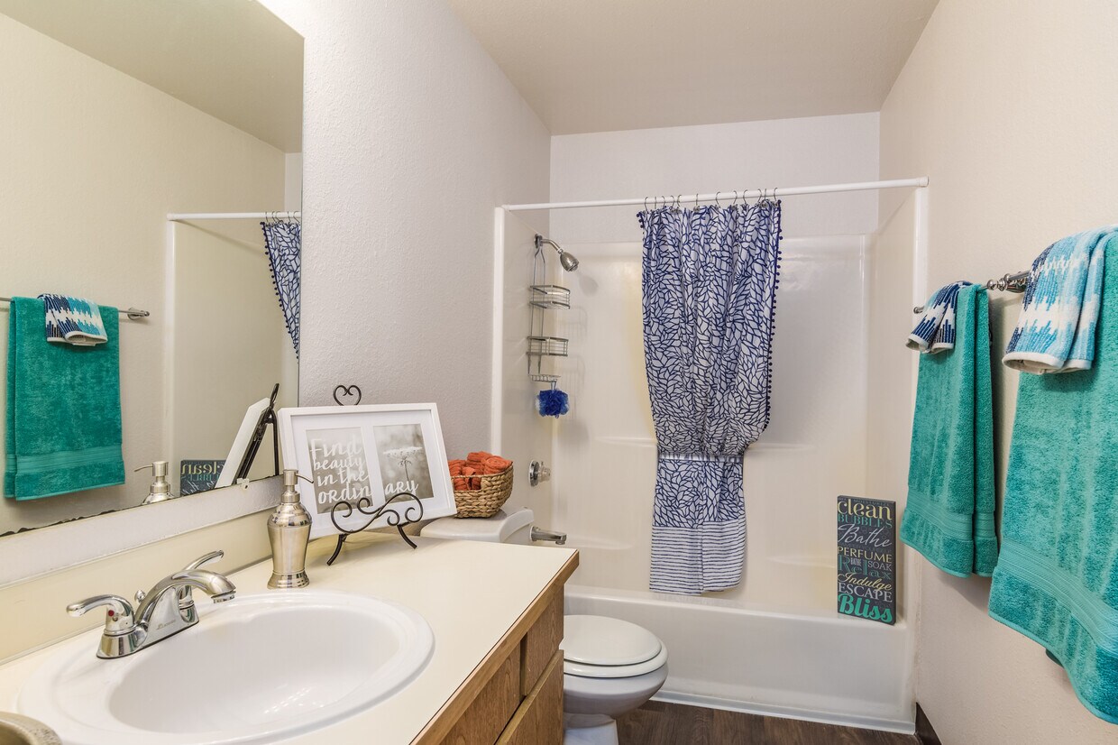 Foto principal - 1318 Wallace Rd NW