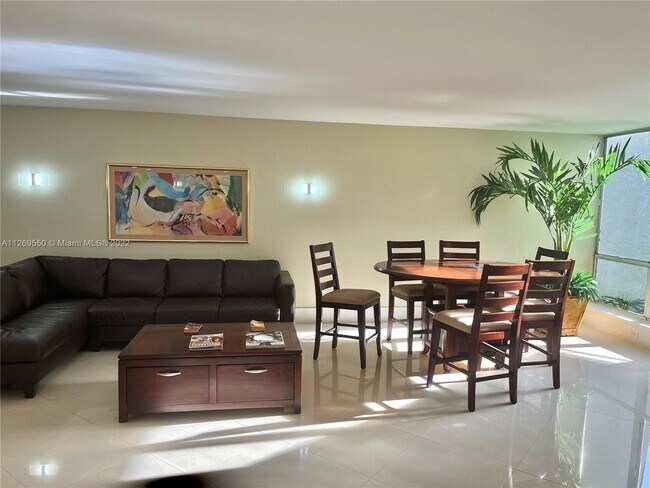 Foto del edificio - 1700 NW N River Dr