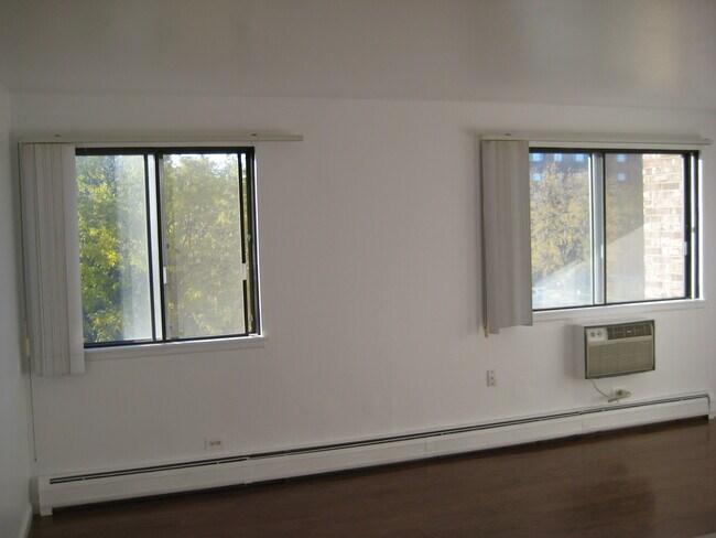 Foto del edificio - 5306 N Cumberland Ave