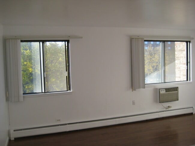 Building Photo - 5306 N Cumberland Ave