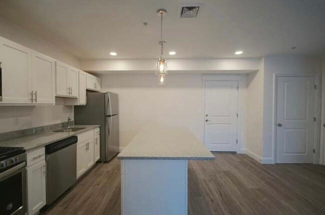 Foto del edificio - 693 Western Ave