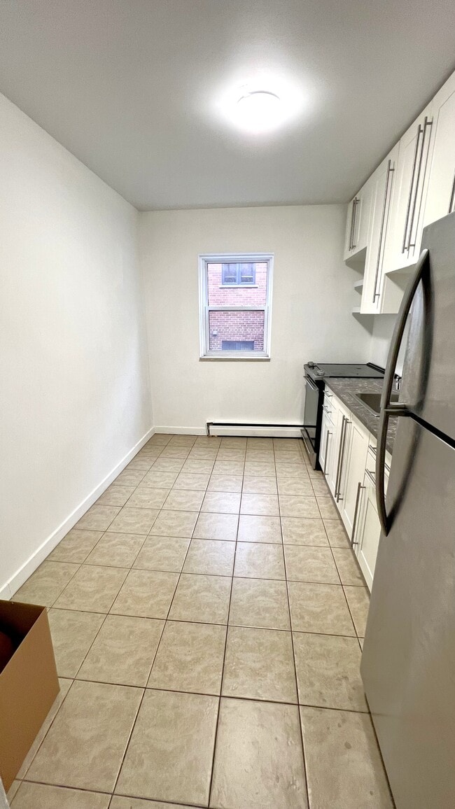 Building Photo - 1218 Fennell Ave E