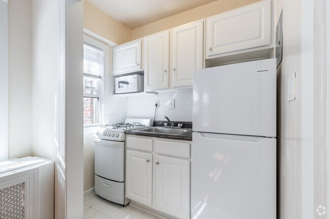 Estudio - 420SF - Miramar Apartments