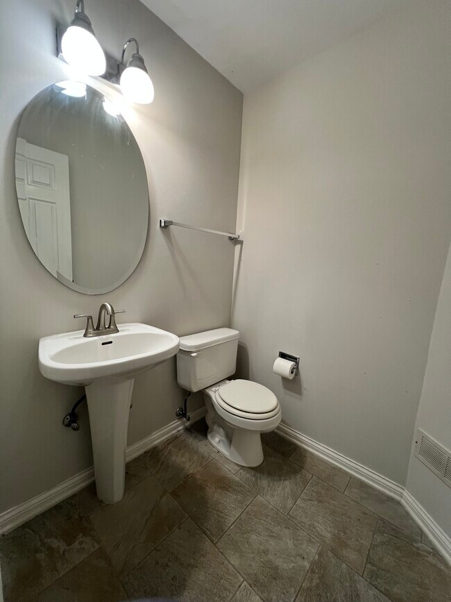 Building Photo - 883 Brompton Ct