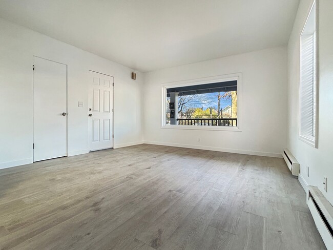 Building Photo - Amazing Beacon Hill Freshly Remodeled 1 Be...