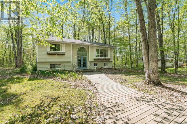 Building Photo - 104 Silver Birch Dr