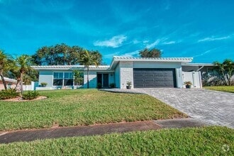Building Photo - 14665 Crown Dr