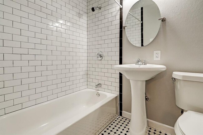 Foto del edificio - 2643 Greenbriar Dr