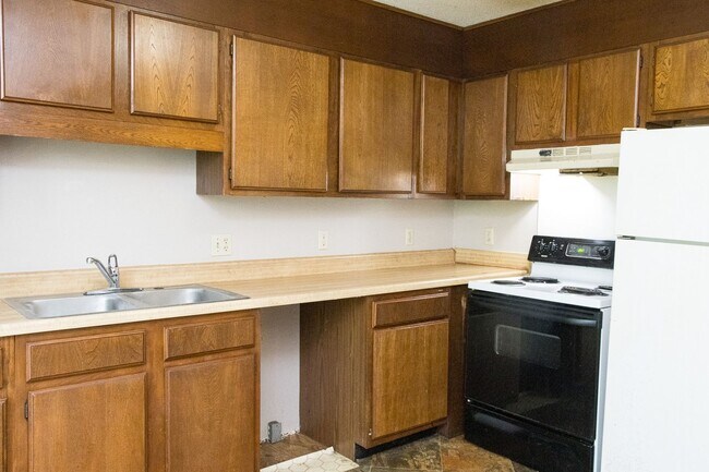 Foto del edificio - 5603 Pinelawn Ave