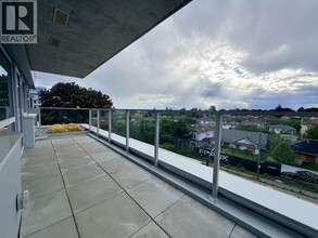 Building Photo - 8120 Oak St