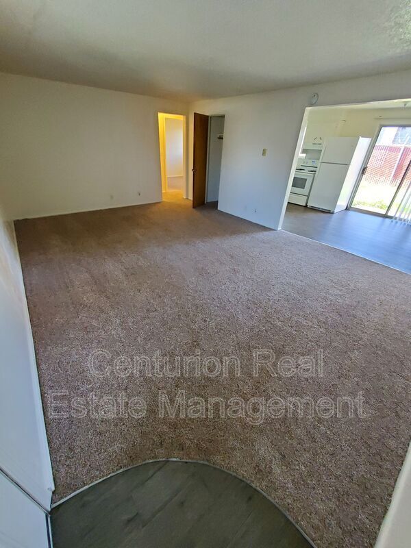 Building Photo - 221 S Knott St
