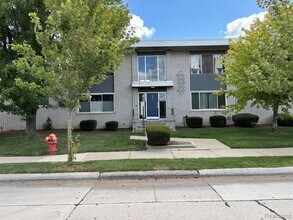 Building Photo - 4830 Briarwood Ave
