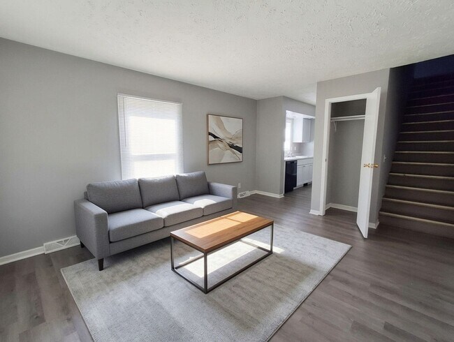 Foto del edificio - 4 Bed / 2 Full Bath House with Brand-New Kitchen, Attached Garage, and Full Basement - Built 2001