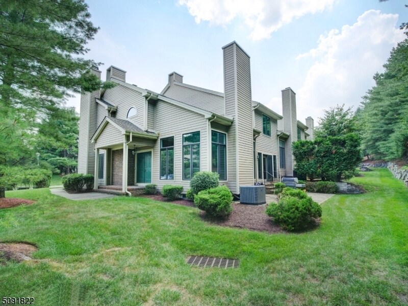 21 Lalique Dr, Montville, NJ 07045 Room for Rent in Montville, NJ