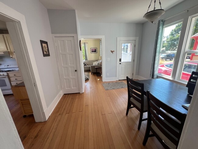 dining - 1310 Astor St