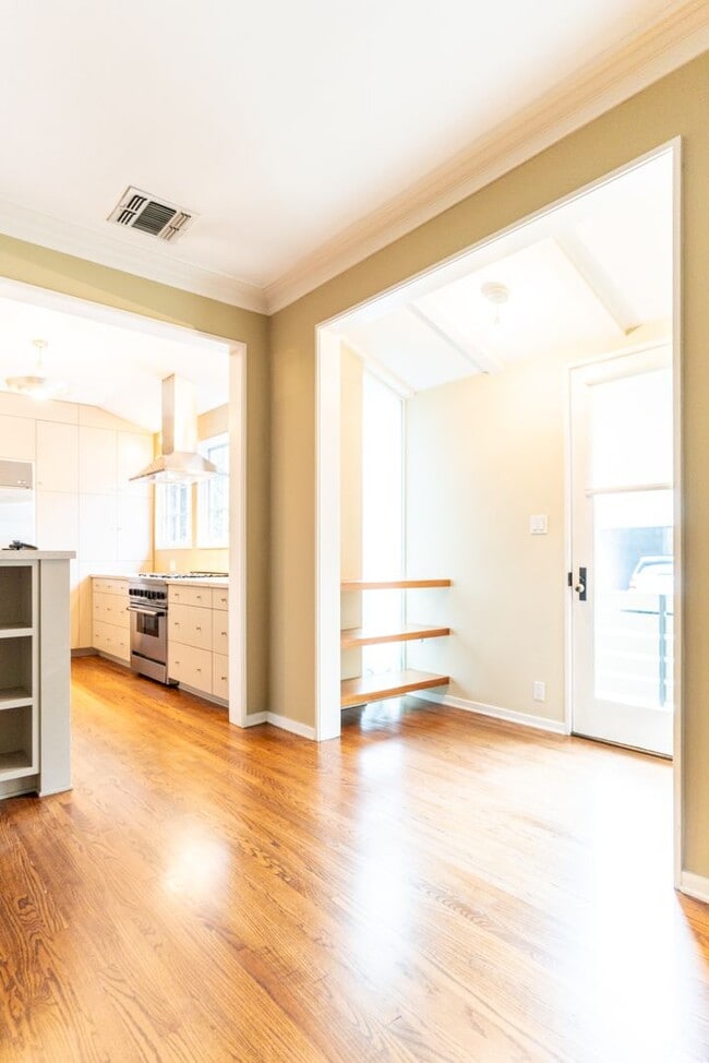 Foto del edificio - Beachwood Canyon 2b2b Home - Intentional F...