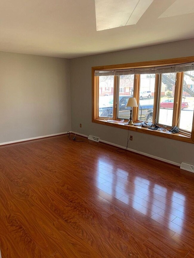 Building Photo - Homely 3 bedroom ranch home