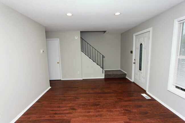 Building Photo - 15 Marcia ct